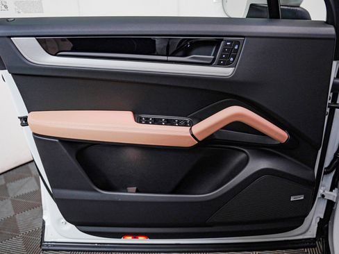 New 2026 Porsche Cayenne S image 26