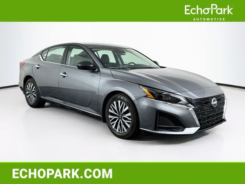 Used 2024 Nissan Altima 2.5 SV FWD image 1