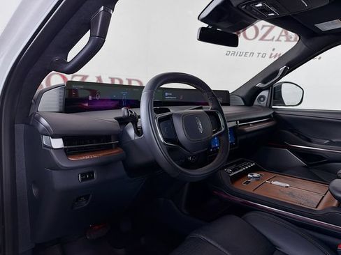 Certified 2025 Lincoln Navigator Black Label AWD/4WD image 11