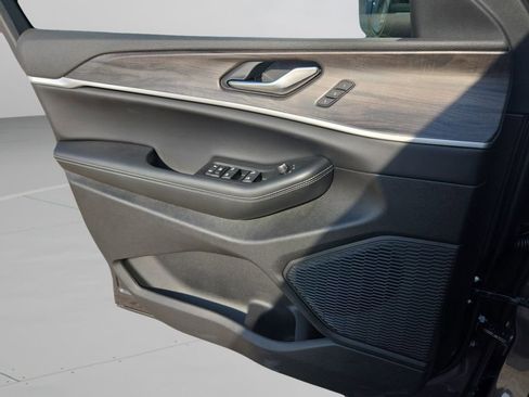 New 2025 Jeep Grand Cherokee Limited RWD image 12