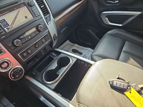Used 2016 Nissan Titan SL image 27