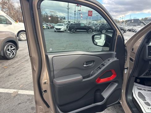 Used 2024 Nissan Frontier PRO-4X w/ Off-Road Protection Package image 9