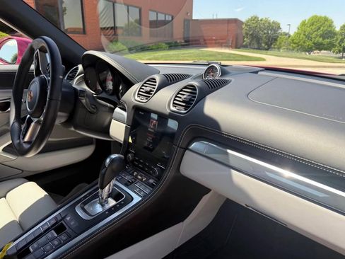 Used 2024 Porsche 718 Boxster image 8