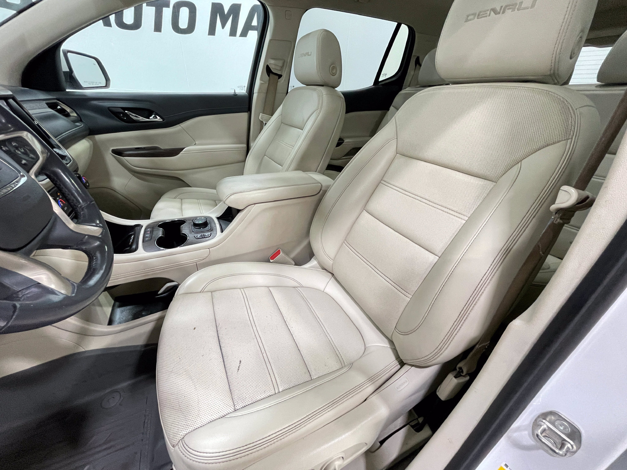 Used 2021 GMC Acadia Denali w/ Denali Technology Package FWD image 14