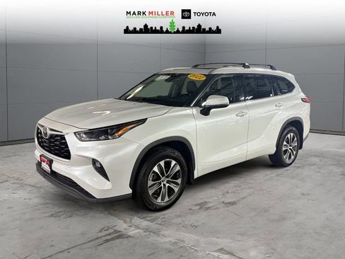 Used 2022 Toyota Highlander XLE image 1