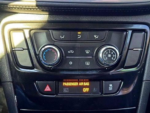 Used 2020 Buick Encore Preferred image 17