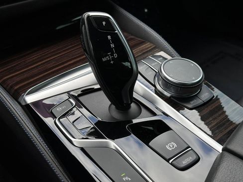 Used 2019 BMW 540i w/ M Sport Package RWD image 10