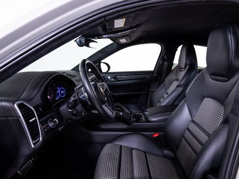Used 2023 Porsche Cayenne GTS AWD/4WD image 19