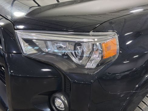 Used 2022 Toyota 4Runner SR5 AWD/4WD image 13