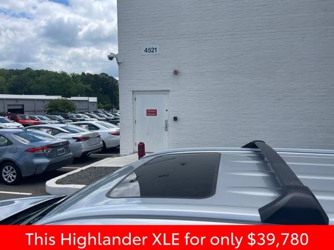 Used 2023 Toyota Highlander XLE FWD image 21