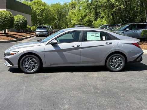 New 2026 Hyundai Elantra Hybrid FWD image 32