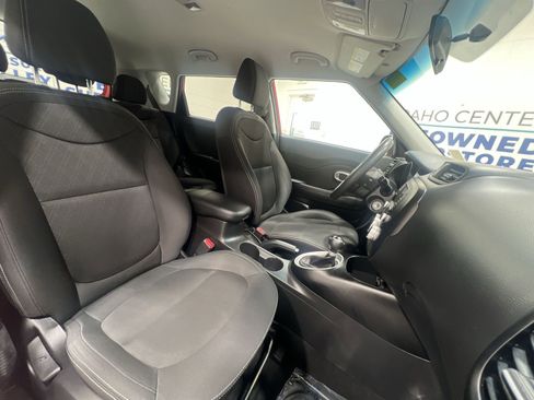 Used 2019 Kia Soul image 23