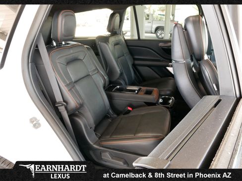 Used 2025 Lincoln Aviator Black Label w/ Jet Appearance Package AWD/4WD image 3