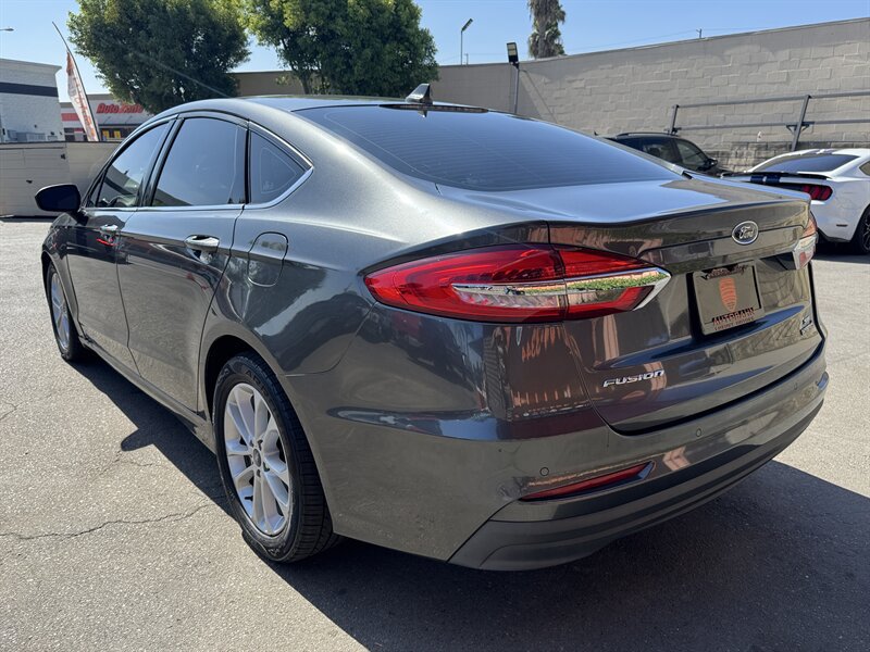 Used 2019 Ford Fusion SE FWD image 10