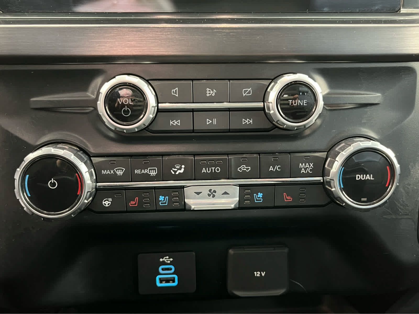 Certified 2023 Ford F350 Lariat w/ Tow Technology Package AWD/4WD image 30