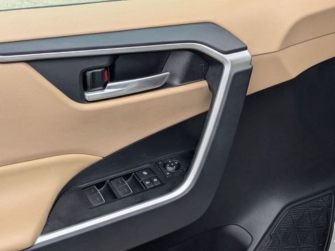 Used 2025 Toyota RAV4 XLE image 10