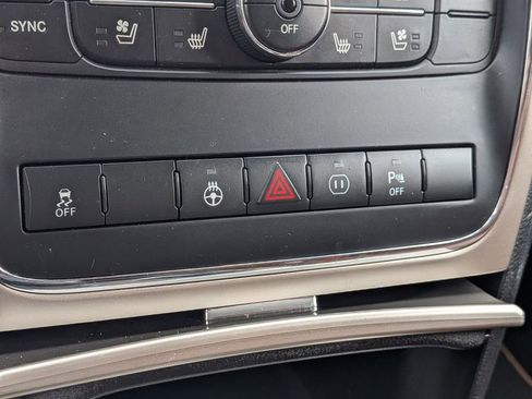 Used 2012 Jeep Grand Cherokee Overland Summit RWD image 23