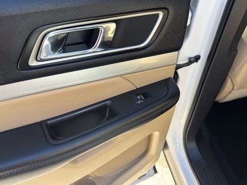 Used 2016 Ford Explorer XLT image 43