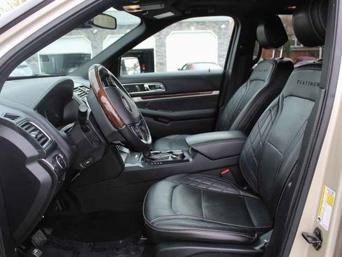 Used 2017 Ford Explorer Platinum image 26