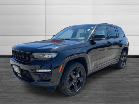 Used 2023 Jeep Grand Cherokee Limited w/ Black Appearance Package AWD/4WD image 7