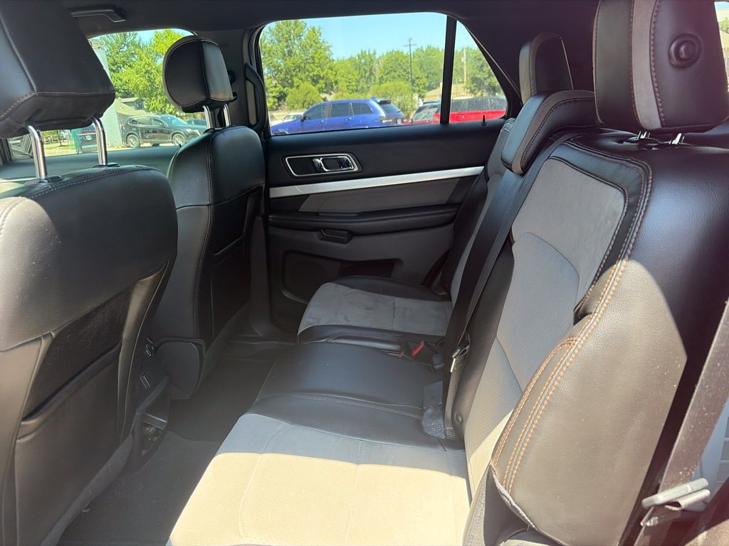 Used 2017 Ford Explorer XLT w/ Equipment Group 202A FWD image 7