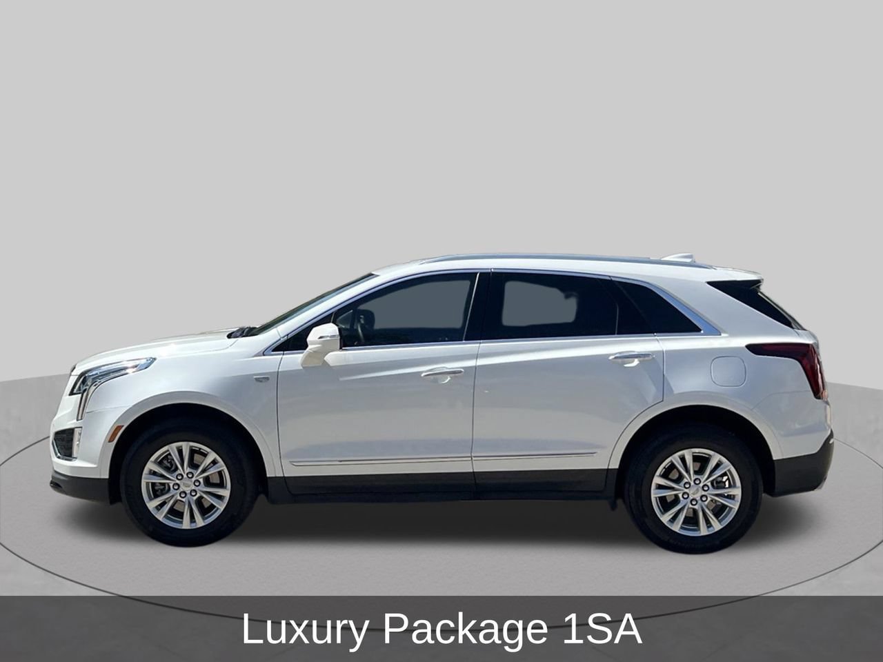 Used 2024 Cadillac XT5 Luxury FWD image 2