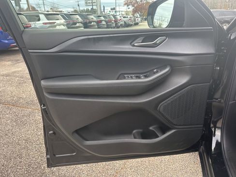 New 2025 Jeep Grand Cherokee Altitude image 10