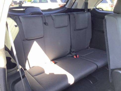 Used 2018 Toyota Highlander LE FWD image 35