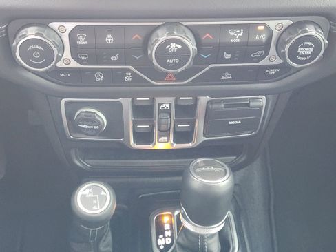 Used 2025 Jeep Gladiator Sport AWD/4WD image 19