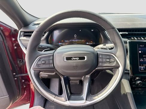 Used 2023 Jeep Grand Cherokee L Laredo image 13