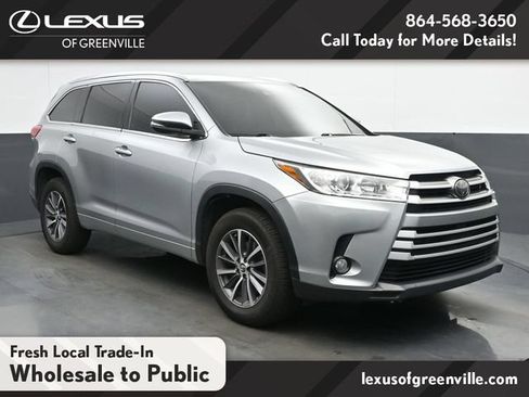 Used 2017 Toyota Highlander XLE FWD image 1