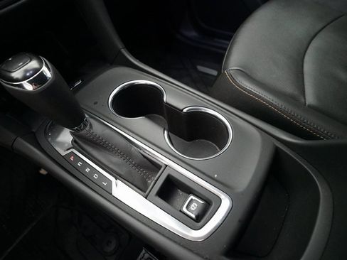 Used 2020 Chevrolet Equinox Premier image 17