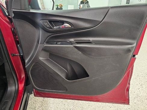 Used 2018 Chevrolet Equinox LT image 27