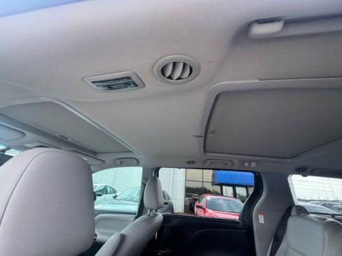 Used 2015 Toyota Sienna Limited FWD image 20