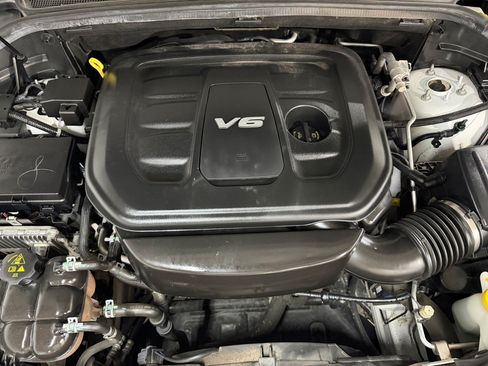 Used 2017 Jeep Grand Cherokee Altitude RWD image 44