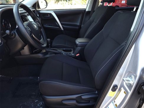 Used 2018 Toyota RAV4 LE image 16