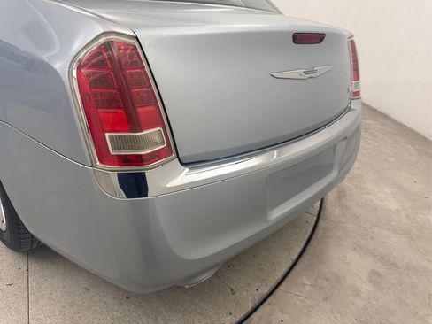 Used 2013 Chrysler 300 RWD image 19