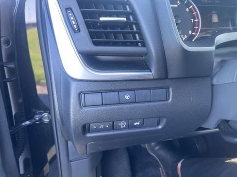 Used 2025 Nissan Rogue SV image 16