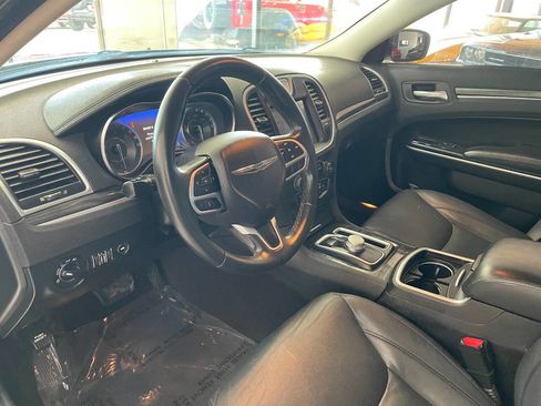 Used 2018 Chrysler 300 Touring image 16