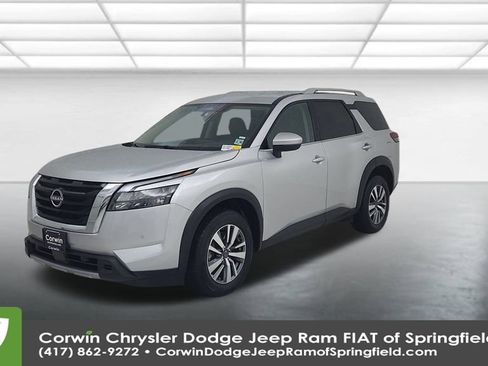 Used 2025 Nissan Pathfinder SL image 6