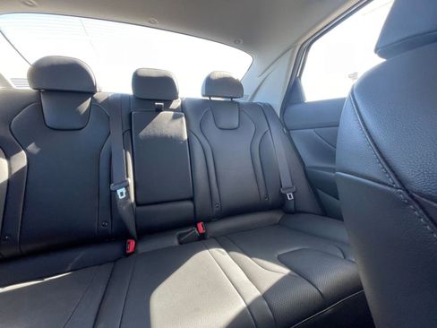 Used 2025 Hyundai Elantra Limited image 40