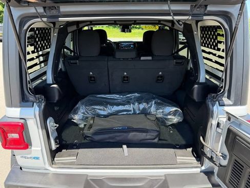 Used 2024 Jeep Wrangler Unlimited Rubicon 4xe w/ Safety Group AWD/4WD image 23
