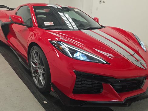 Used 2024 Chevrolet Corvette Z06 w/ Z07 Performance Package RWD image 3