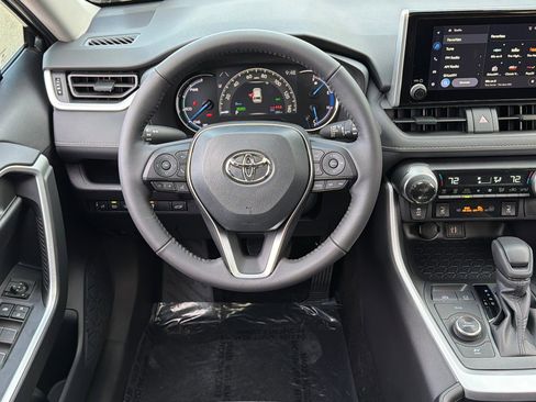 New 2025 Toyota RAV4 XLE w/ Convenience Package image 12