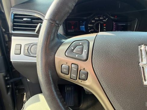 Used 2012 Lincoln MKX FWD image 23