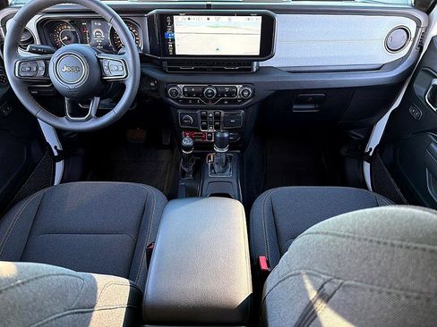 Used 2024 Jeep Gladiator Sport image 9