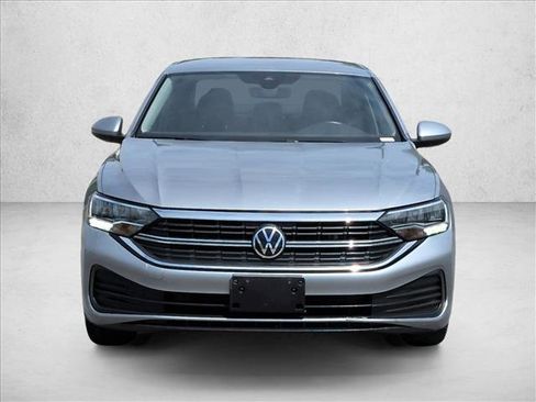 Used 2022 Volkswagen Jetta SE FWD image 3