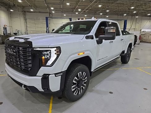 New 2026 GMC Sierra 3500 Denali Ultimate AWD/4WD image 3