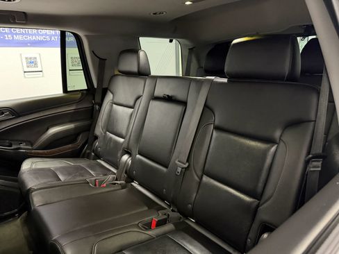 Used 2018 Chevrolet Tahoe LT w/ Luxury Package RWD image 17