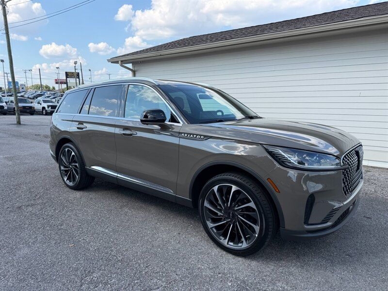 Used 2025 Lincoln Aviator Reserve w/ Equipment Group 201A AWD/4WD image 2